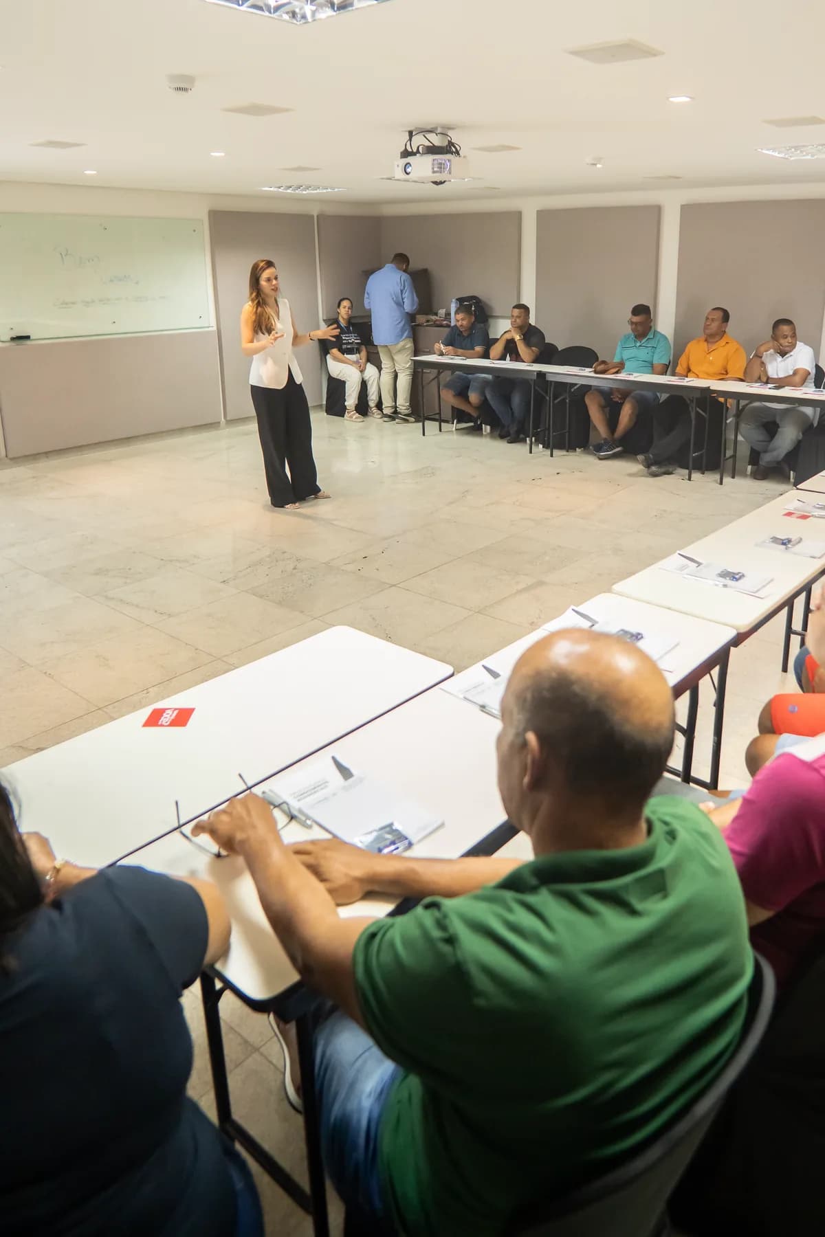 Sala de treinamento com a equipe de um cliente